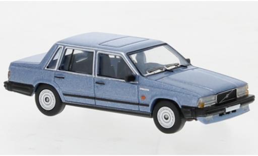 Modelauto Volvo 740 Base metallic blauw clair 1984 1/87 PCX87