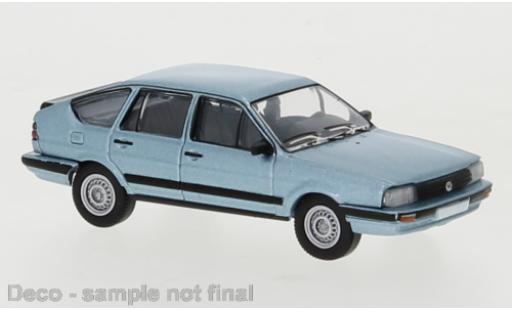 Modelauto Volkswagen Passat B2 metallic blauw clair 1985 1/87 PCX87