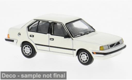 Modelauto Volvo 360 Base wit 1985 1/87 PCX87