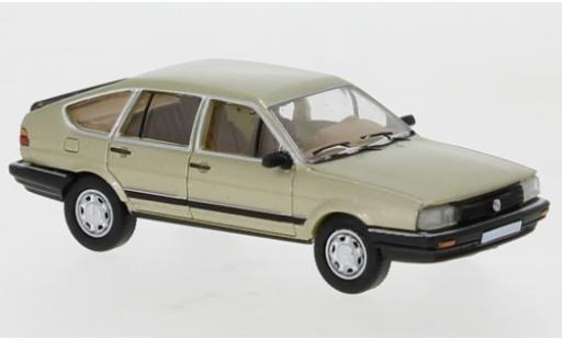 Modelauto Volkswagen Passat B2 metallic beige 1985 1/87 PCX87