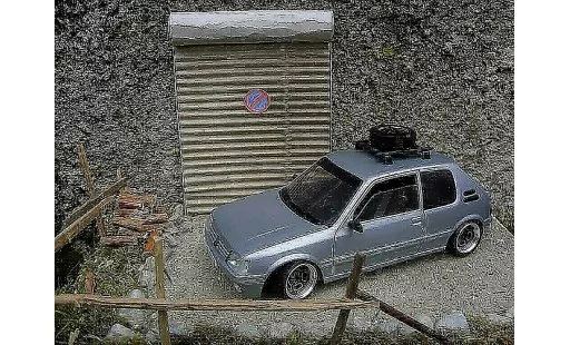 Peugeot 205 GTI 1/18 Solido grijs german look modelauto
