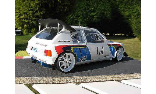 Peugeot 205 Turbo 16 1/18 Solido rallye T16 modelauto