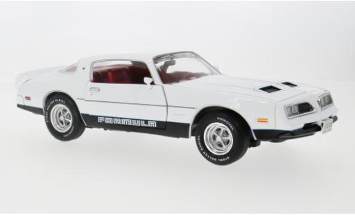 Modelauto Pontiac Firebird Formula Formu wit 1/18 Auto World
