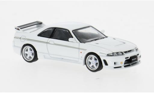 Modelauto Nissan Skyline R33 GT-R Nismo 400R wit 1/64 Pop Race