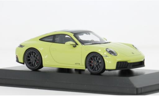 Modelauto Porsche 911 GTS Carrera geel 2024 1/43 Minichamps