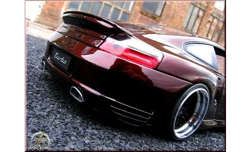 Porsche 911 Turbo 1/18 Autoart peinture cameleon et jantes 20 pouces modelauto