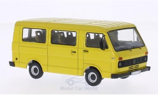 Modelauto Volkswagen LT28 Base geel 1/43 Premium ClassiXXs