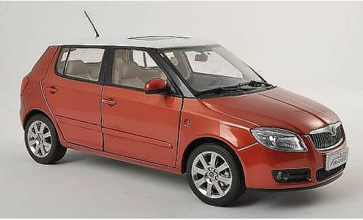Skoda Fabia Base 1/18 Paudi koper/wit 2008 modelauto