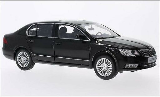 Skoda Superb Base 1/18 Paudi metallic bruin 2013 modelauto