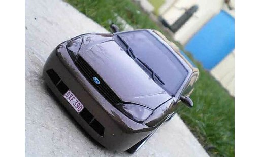 Ford Focus RS 1/18 Motormax bruin jantes 18 pouces modelauto