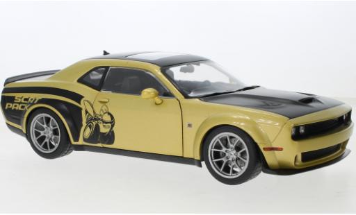 Modelauto Dodge Challenger Scat Pack R/T Widebody metallic beige/mate-zwart 2020 1/18 Solido