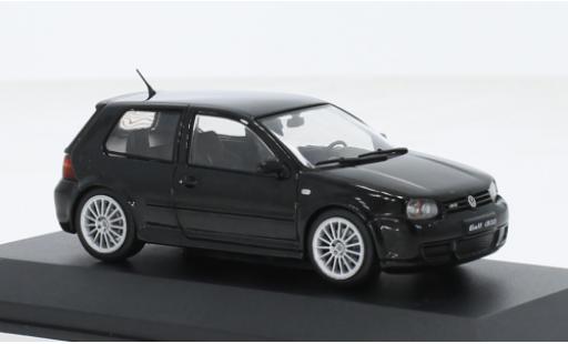 Modelauto Volkswagen Golf R32 IV zwart 1/43 Solido