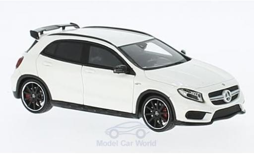 Modelauto Mercedes GLA Base GLA45 AMG wit 2015 1/43 Spark