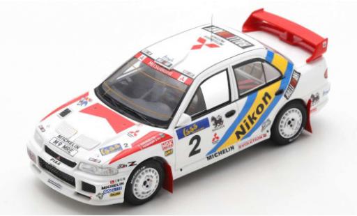 Modelauto Mitsubishi Lancer Evolution III No.2 Marlboro Rally Hong Kong - Peking 1995 met Decals K.Eriksson/S.Parmander 1/43 Spark