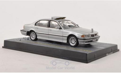 Modelauto Bmw 750 james bond iL (E38) grijs 007 Tomorrow Never Dies zonder Vitrine 1/43 SpecialC