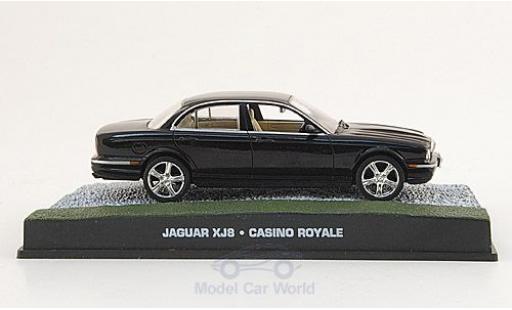 Modelauto Jaguar XJ8 Base 8 zwart James Bond 007 2006 Casino Royale zonder Vitrine 1/43 SpecialC