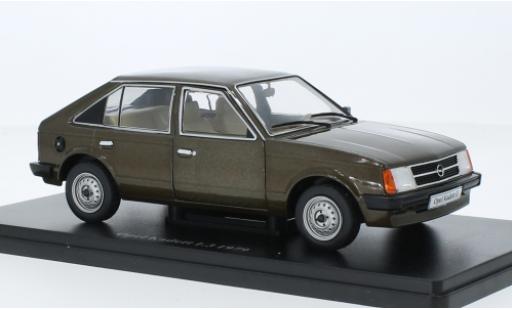 Modelauto Opel Kadett D Base .-128 D 1.3 metallic bruin 1979 1/24 SpecialC