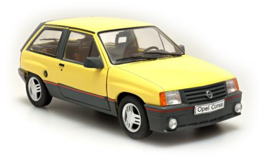Modelauto Opel Corsa A SR A 1.3 geel 1983 1/24 SpecialC