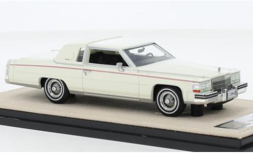 Modelauto Cadillac Fleetwood Coupe Brougham wit 1984 1/43 Stamp Models