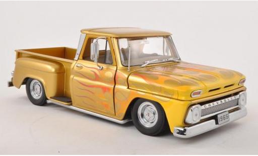 Modelauto Chevrolet C-10 lowrider Stepside Pick Up Low Rider gold/Dekor 1965 1/18 Sun Star