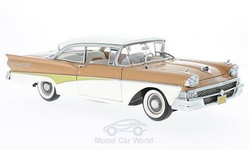 Modelauto Ford Fairline 500 Hardtop Failane bruin/wit 1/18 Sun Star