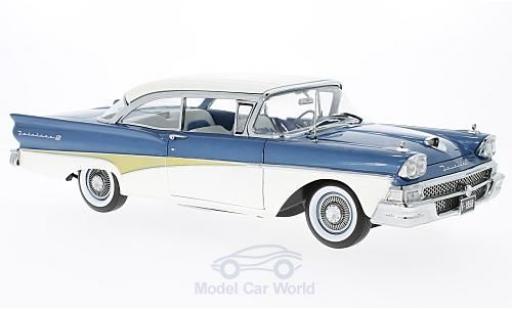 Modelauto Ford Fairline 500 Hardtop Failane metallic blauw/wit Around The World 1/18 Sun Star