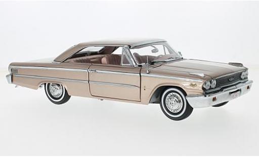 Modelauto Ford Galaxie 500 XL Hardtop 500XL metallic roze 1963 1/18 Sun Star
