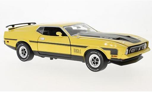 Modelauto Ford Mustang Mach 1 I geel/zwart 1971 1/18 Sun Star