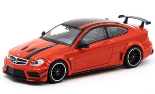 Modelauto Mercedes C AMG 63 Coupe zwart Series (C205) rood/zwart 1/64 Tarmac Works