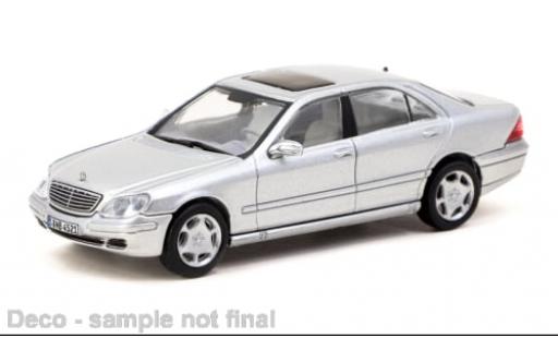 Modelauto Mercedes Classe S Base grijs 1/64 Tarmac Works