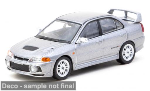 Modelauto Mitsubishi Lancer Evolution IV GSR grijs 1/64 Tarmac Works
