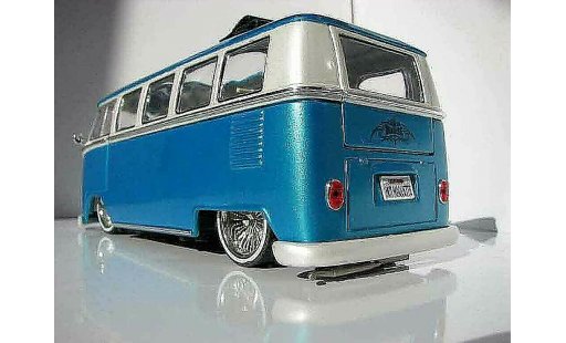 Volkswagen Combi Base 1/18 Welly low rider modelauto