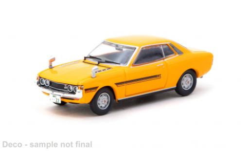 Modelauto Toyota Corolla 1600 GT (TA22) geel 1970 1/64 Tarmac Works