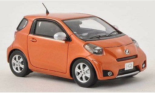 Toyota IQ Base 1/43 Ebbro oranje RHD modelauto