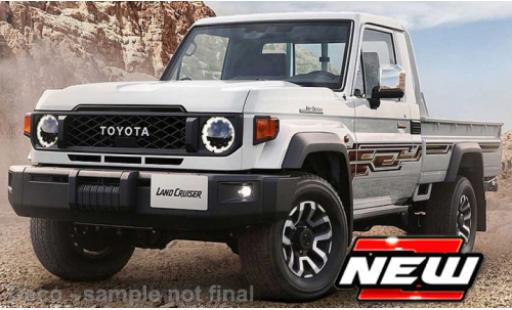 Modelauto Toyota Land Cruiser Base 7 wit 1/24 Maisto