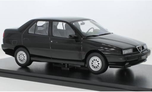 Modelauto Alfa Romeo 155 berlina zwart 1996 1/18 Triple 9 Collection