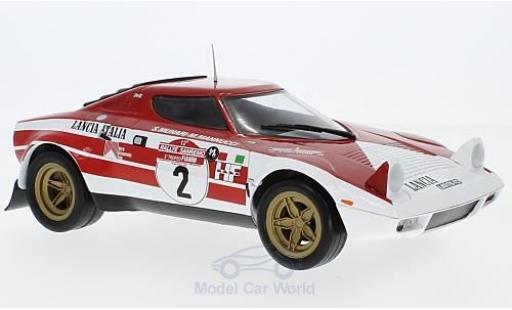 Modelauto Lancia Stratos Rallye HF No.2 Marlboro Marlboro Rally Sanremo 1974 met Decals S.Munari/M.Mannucci 1/18 Triple 9 Collection