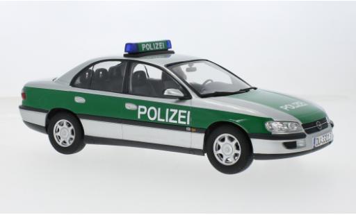 Modelauto Opel Omega B Base B Politie (D) 1996 1/18 Triple 9 Collection
