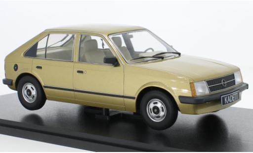 Modelauto Opel Kadett D Base D metallic beige 1/18 Triple 9 Collection