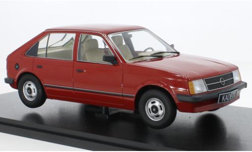 Modelauto Opel Kadett D Base D rood 1/18 Triple 9 Collection