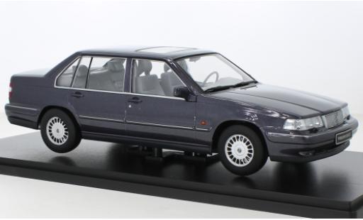 Modelauto Volvo 960 Base metallic lila 1996 1/18 Triple 9 Collection