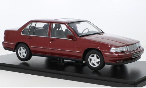 Modelauto Volvo 960 Base metallic rood 1996 1/18 Triple 9 Collection