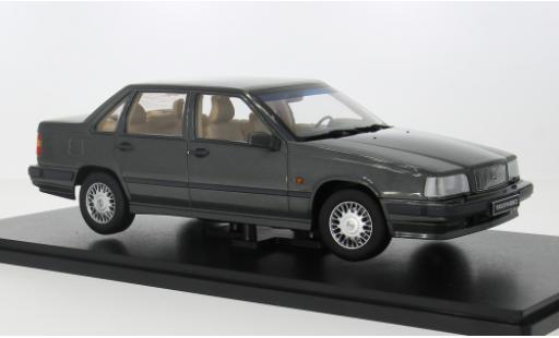 Modelauto Volvo 850 Base grijs 1993 1/18 Triple 9 Collection