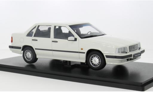 Modelauto Volvo 850 Base wit 1993 1/18 Triple 9 Collection