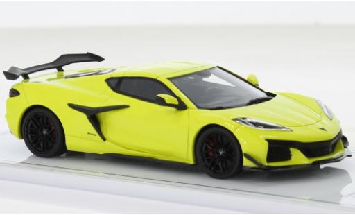 Modelauto Chevrolet Corvette Z06 (C8) geel 2023 1/43 TrueScale Miniatures