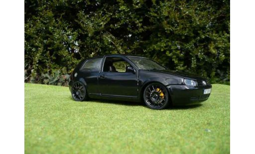Volkswagen Golf GTI 1/18 Revell full black modelauto