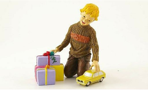 Volkswagen Golf Base 1/90 Schuco geel met Figur modelauto