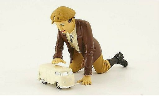 Volkswagen T1 Base 1/90 Schuco Bestelwagen beige met Figur modelauto