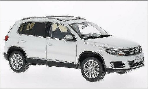 Volkswagen Tiguan Base 1/18 Paudi wit 2013 modelauto