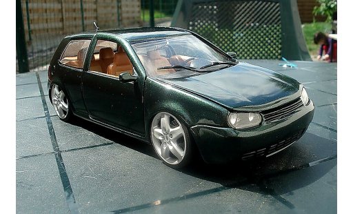 Volkswagen Golf GTI 1/18 Revell groen jantes porsche et lissage carrosserie modelauto